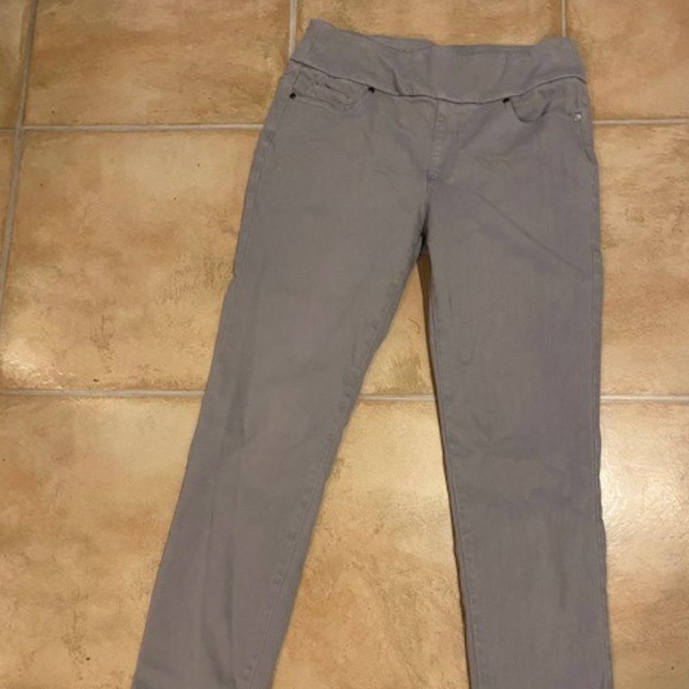 Coldwater Creek pullup jeans in a light blue/gray fade Size 8